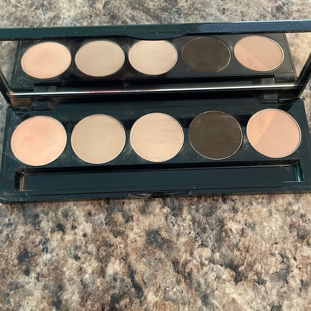 Bobbi Brown Nude on Nude Eye Palette
